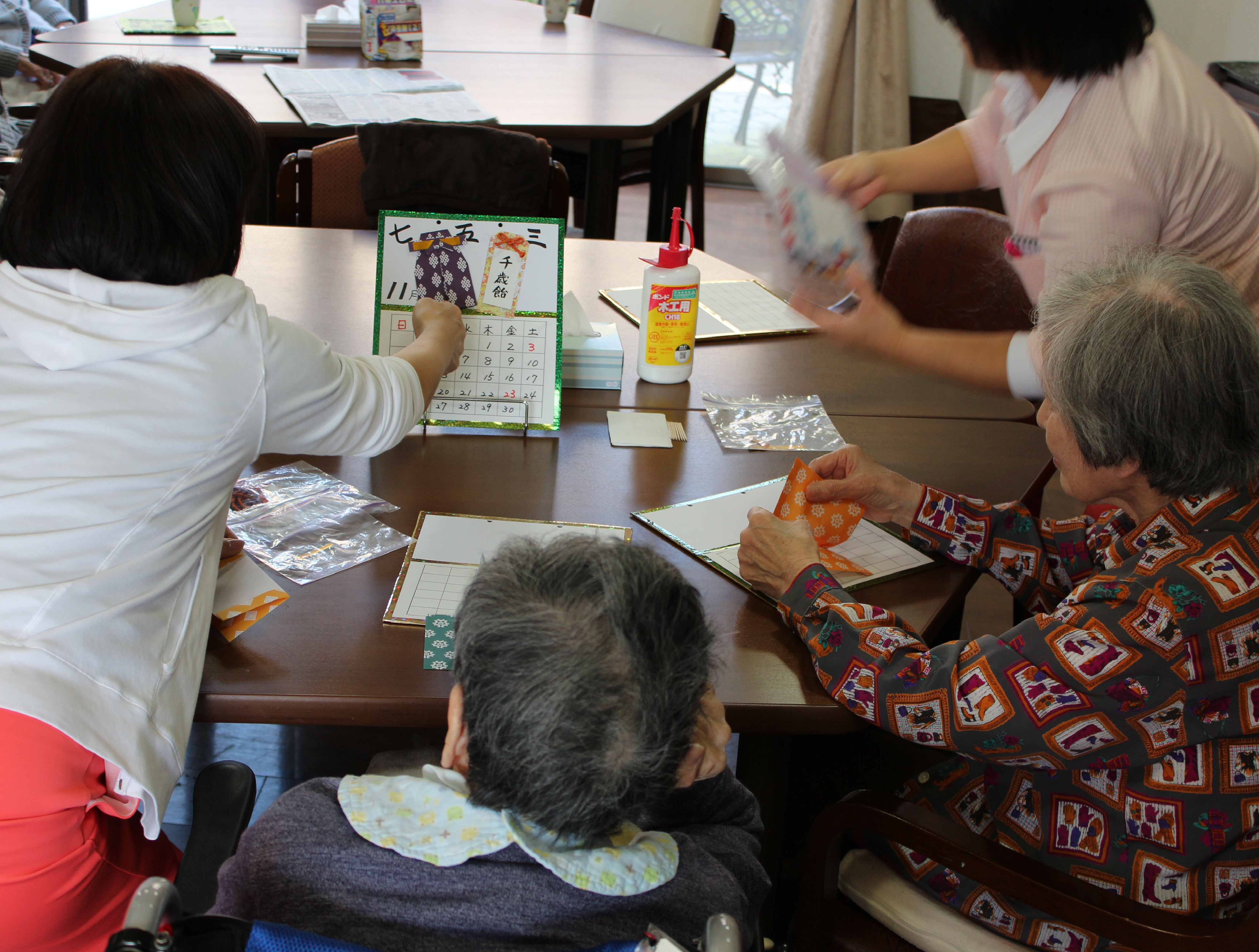 作っている様子